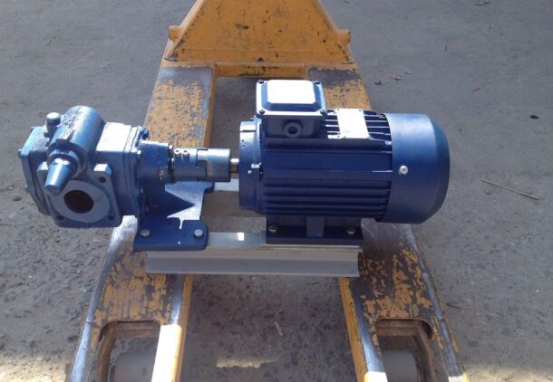 Як працює шестерний масляний насос?